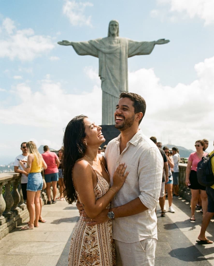 Foto ilustrativa de clientes em viagem
